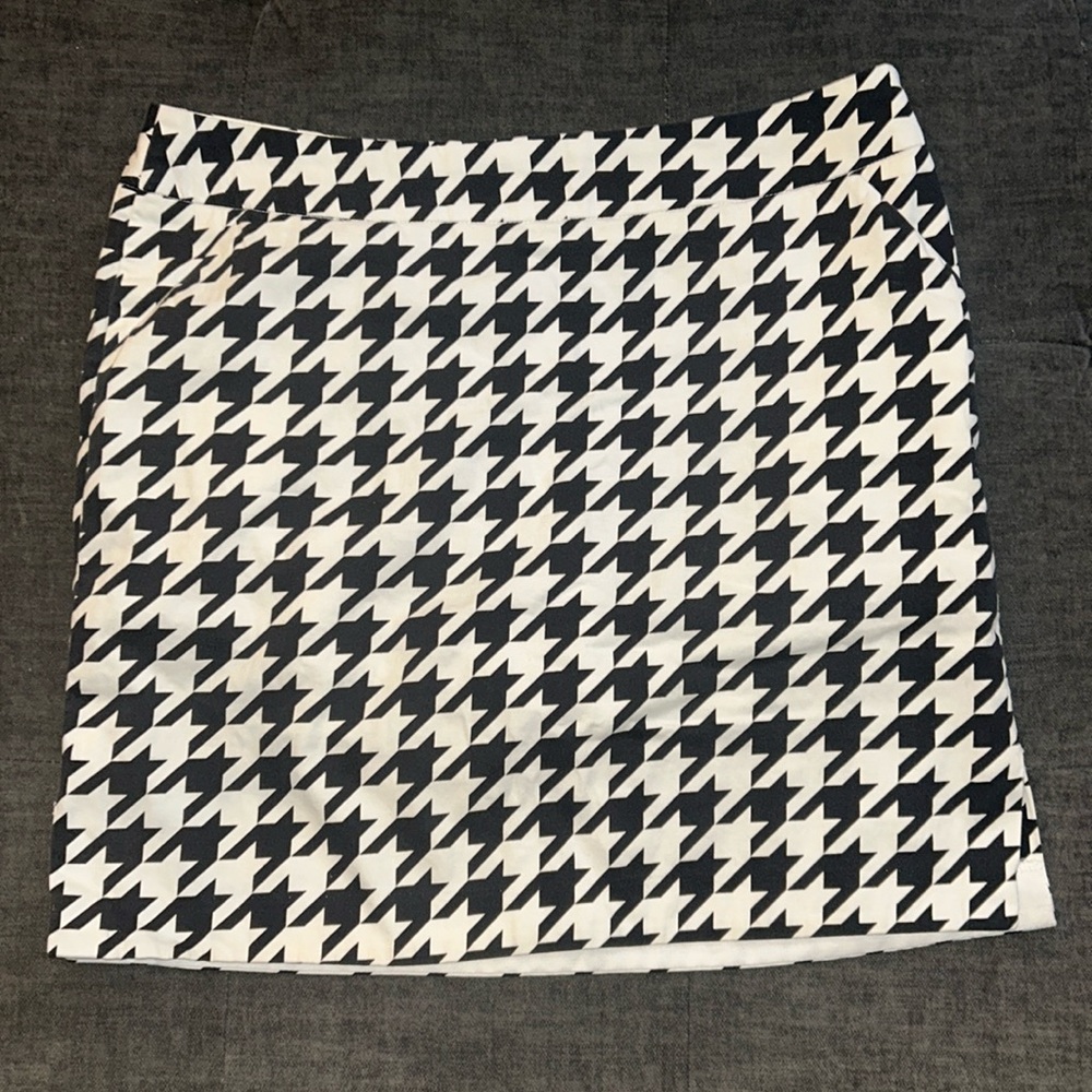 Loudmouth Black and White Houndstooth Skort Size 6